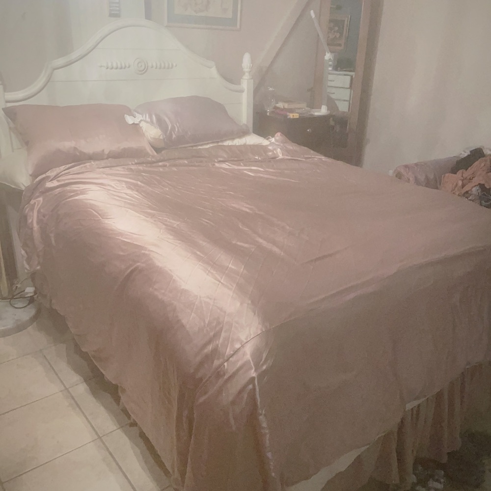 22mm 100% mulberry silk duvet.